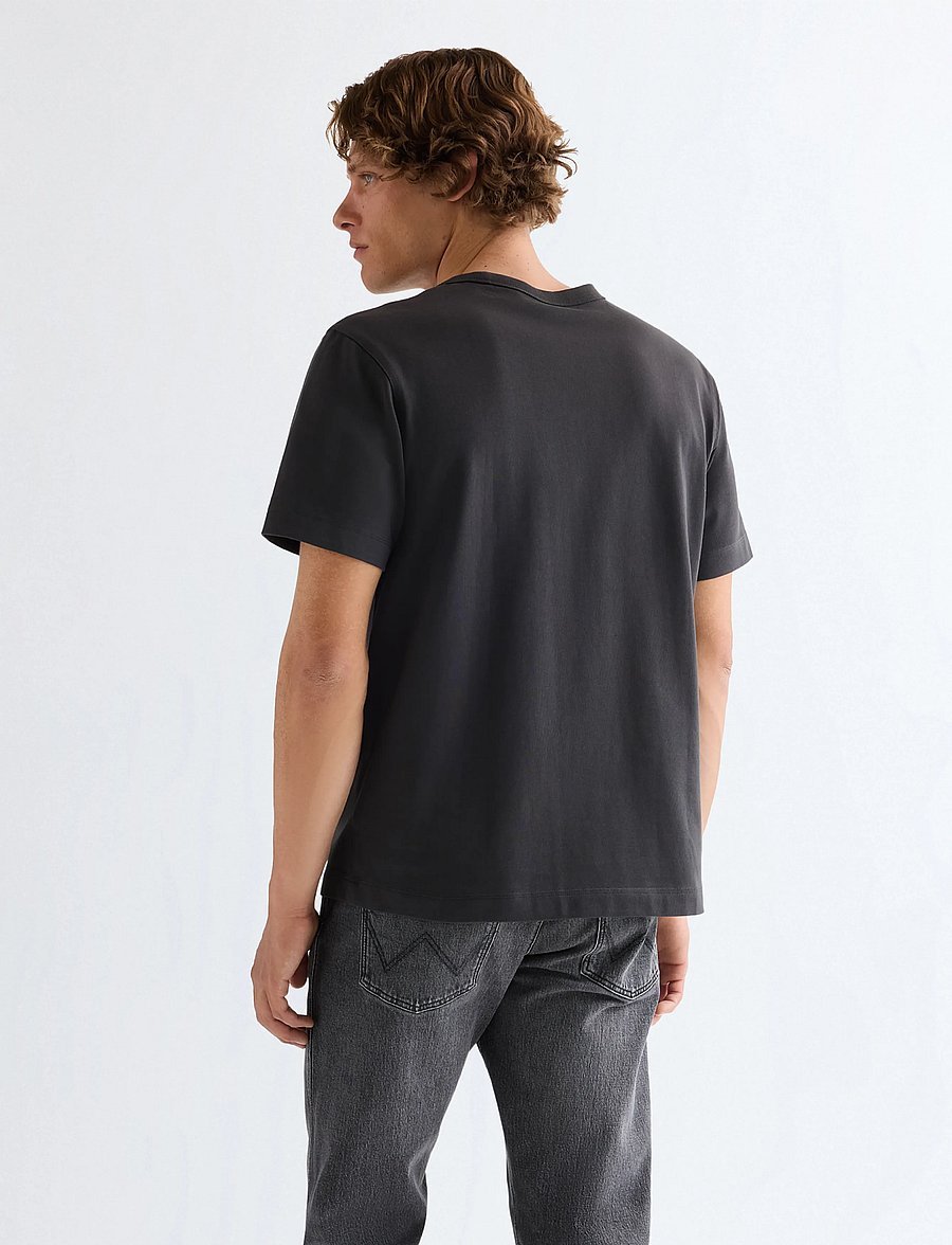 Wrangler - POCKET TEE - kortärmade t-shirts - faded black - 3