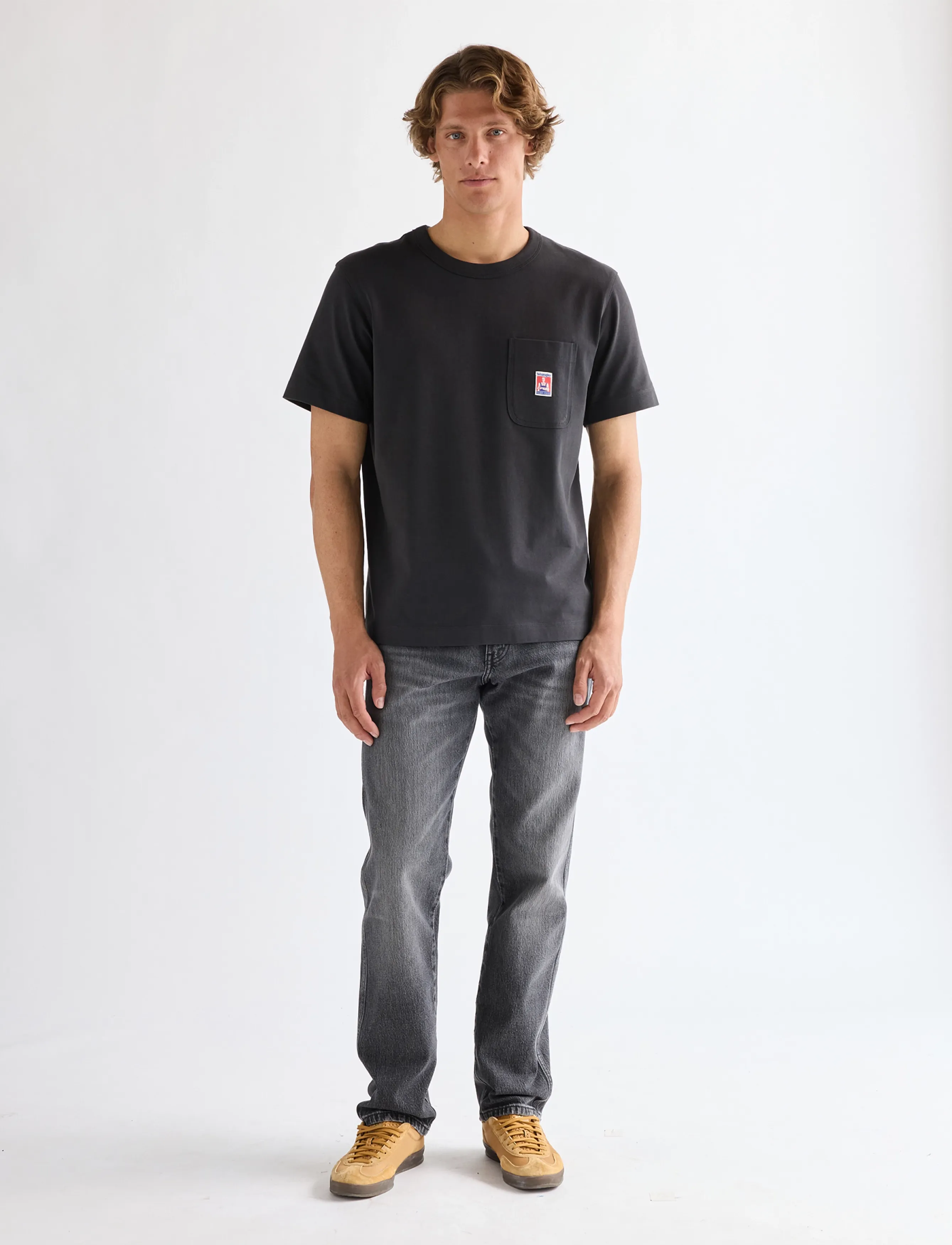 Wrangler - POCKET TEE - kortärmade t-shirts - faded black - 4