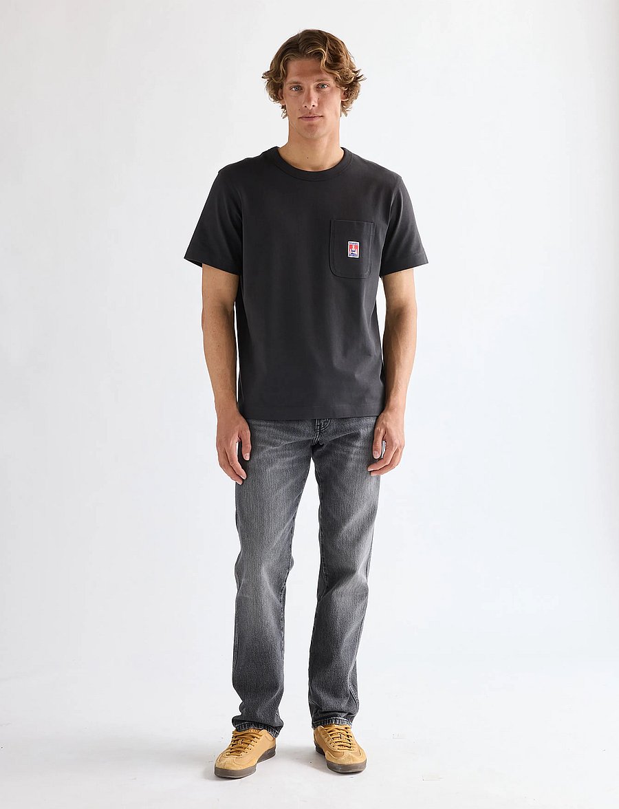 Wrangler - POCKET TEE - kortärmade t-shirts - faded black - 4