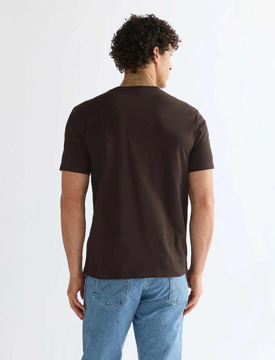 Wrangler - SIGN OFF TEE - kortärmade t-shirts - chocolate torte - 4