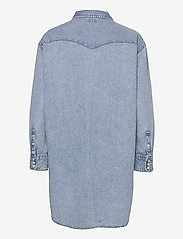 Wrangler - DENIM SHIRT DRESS - skjortekjoler - light indigo - 2