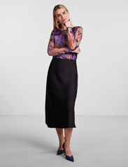 YAS - YASPASTELLA HW MIDI SKIRT - CA - satīna svārki - black - 4