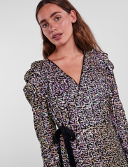 YAS - YASMULTISEQ LS WRAP DRESS - SHOW - ballīšu apģērbs par outlet cenām - fuchsia purple - 4