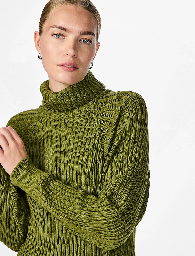YAS - YASMAVI KNIT MIDI ROLLNECK DRESS NOOS - strikkjoler - olive branch - 5