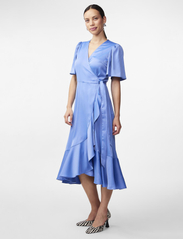 YAS - YASTHEA 2/4 MIDI WRAP DRESS S. NOOS - wrap dresses - ashleigh blue - 3