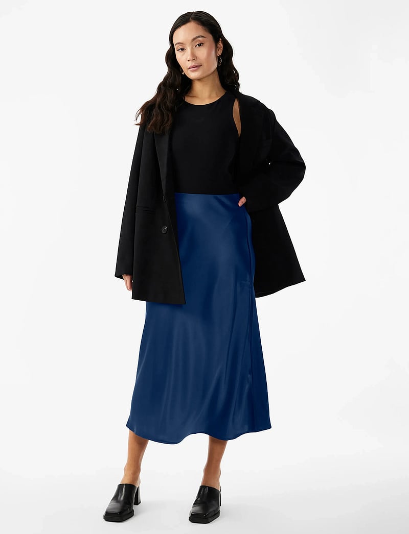 YAS - YASPELLA HW MIDI SKIRT S. NOOS - satinkjolar - navy peony - 4