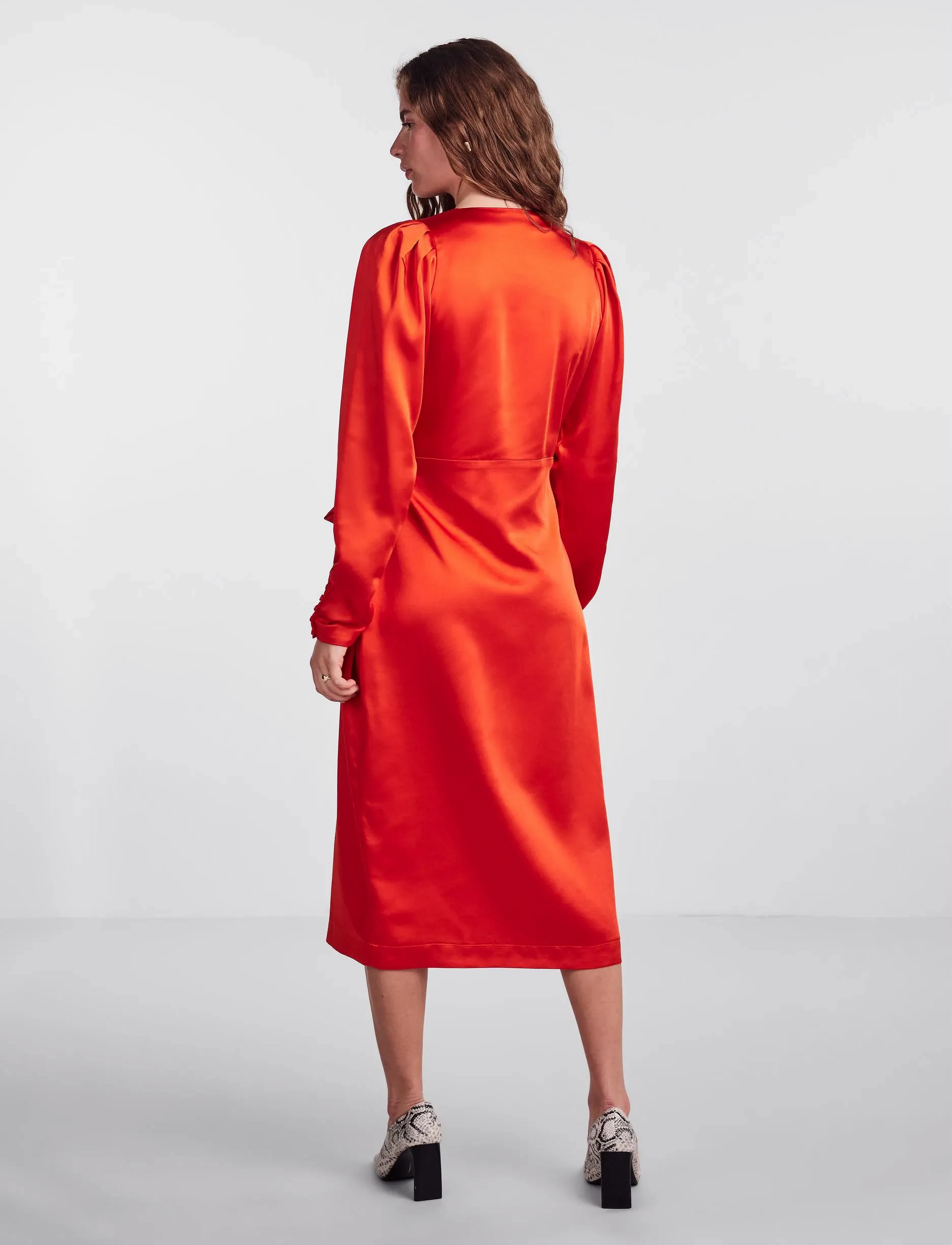 YAS - YASPAINTERLY LS WRAP MIDI DESS S. - SHOW - slå-om-kjoler - fiery red - 3