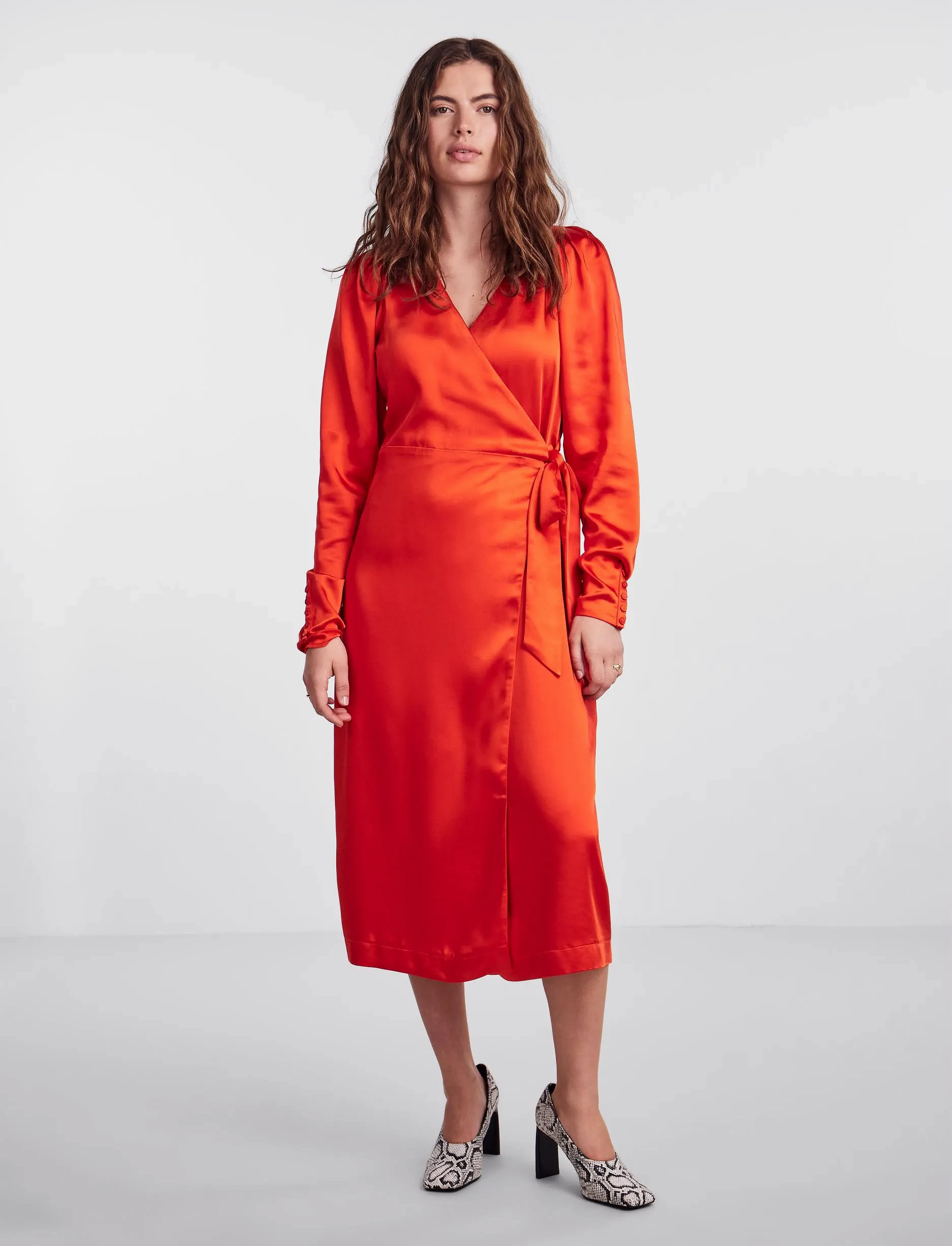YAS - YASPAINTERLY LS WRAP MIDI DESS S. - SHOW - slå-om-kjoler - fiery red - 4