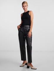 YAS - YASLINE HMW LEATHER PANT NOOS - leather trousers - black - 4