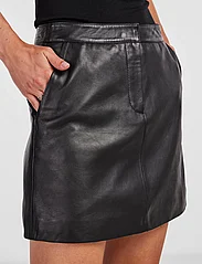 YAS - YASLYMA HMW LEATHER SKIRT NOOS - leather skirts - black - 4