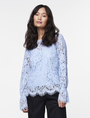 YAS - YASPERLA LS LACE TOP S. NOOS - long-sleeved blouses - clear sky - 2