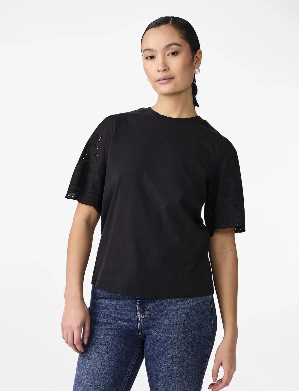 YAS - YASLEX SS TOP W. EMB SLEEVES S. NOOS - kortærmede bluser - black - 0