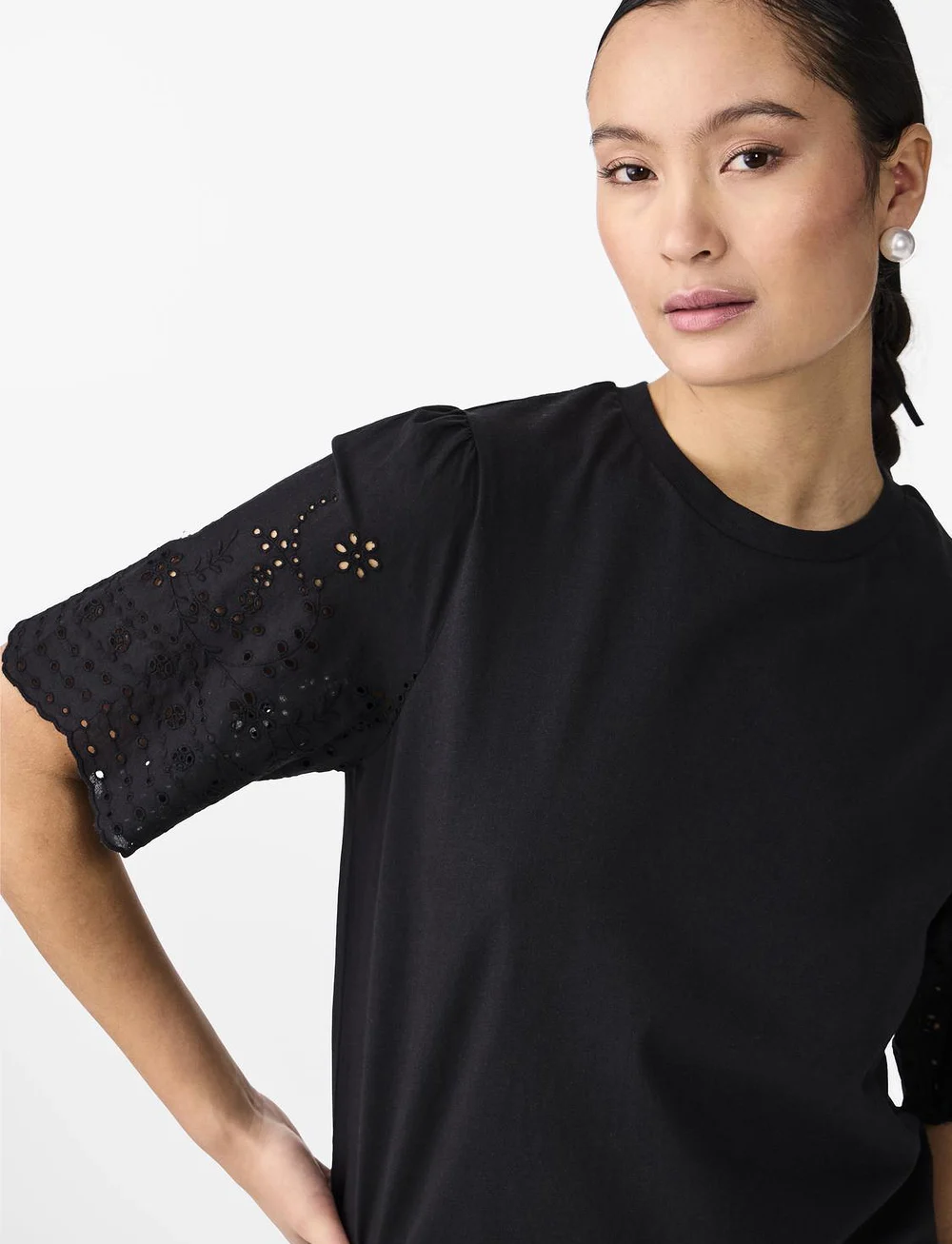 YAS - YASLEX SS TOP W. EMB SLEEVES S. NOOS - kortærmede bluser - black - 4