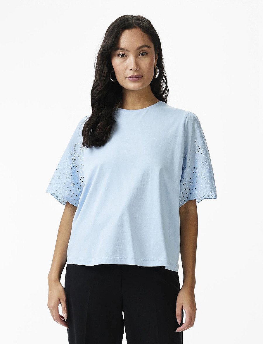 YAS - YASLEX SS TOP W. EMB SLEEVES S. NOOS - stutterma blússur - clear sky - 0