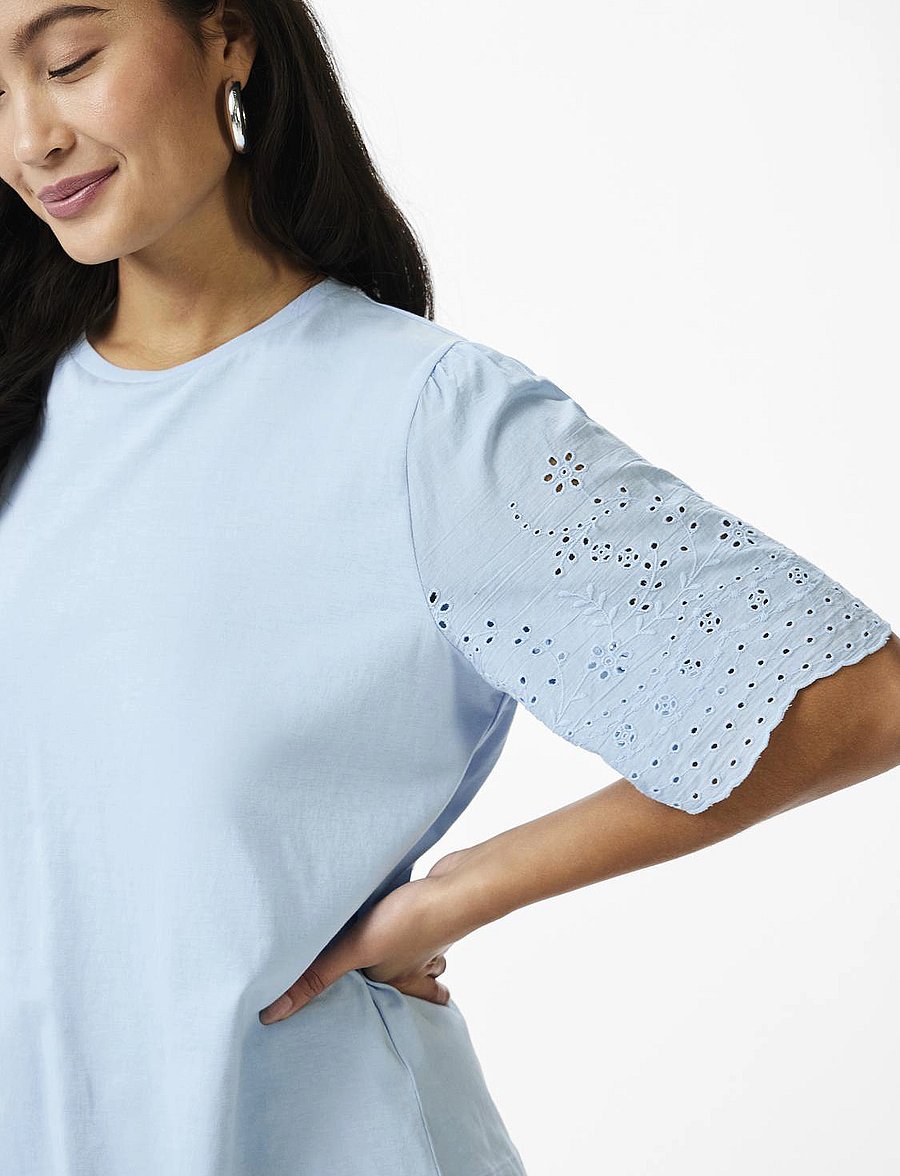 YAS - YASLEX SS TOP W. EMB SLEEVES S. NOOS - stutterma blússur - clear sky - 4
