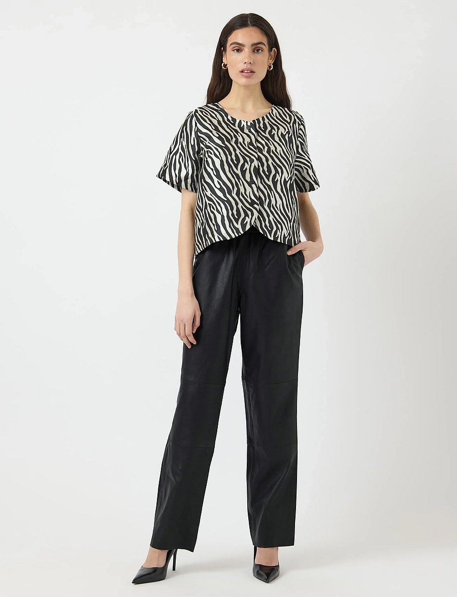 YAS - YASSOPHIE HW LEATHER PANTS NOOS - Ādas bikses - black - 4