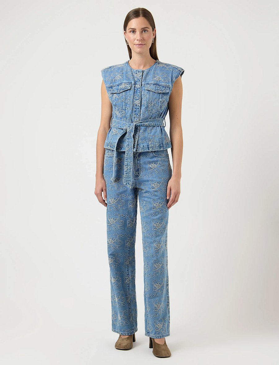 YAS - YASKARI DENIM WAISTCOAT - denim-westen - light blue denim - 4