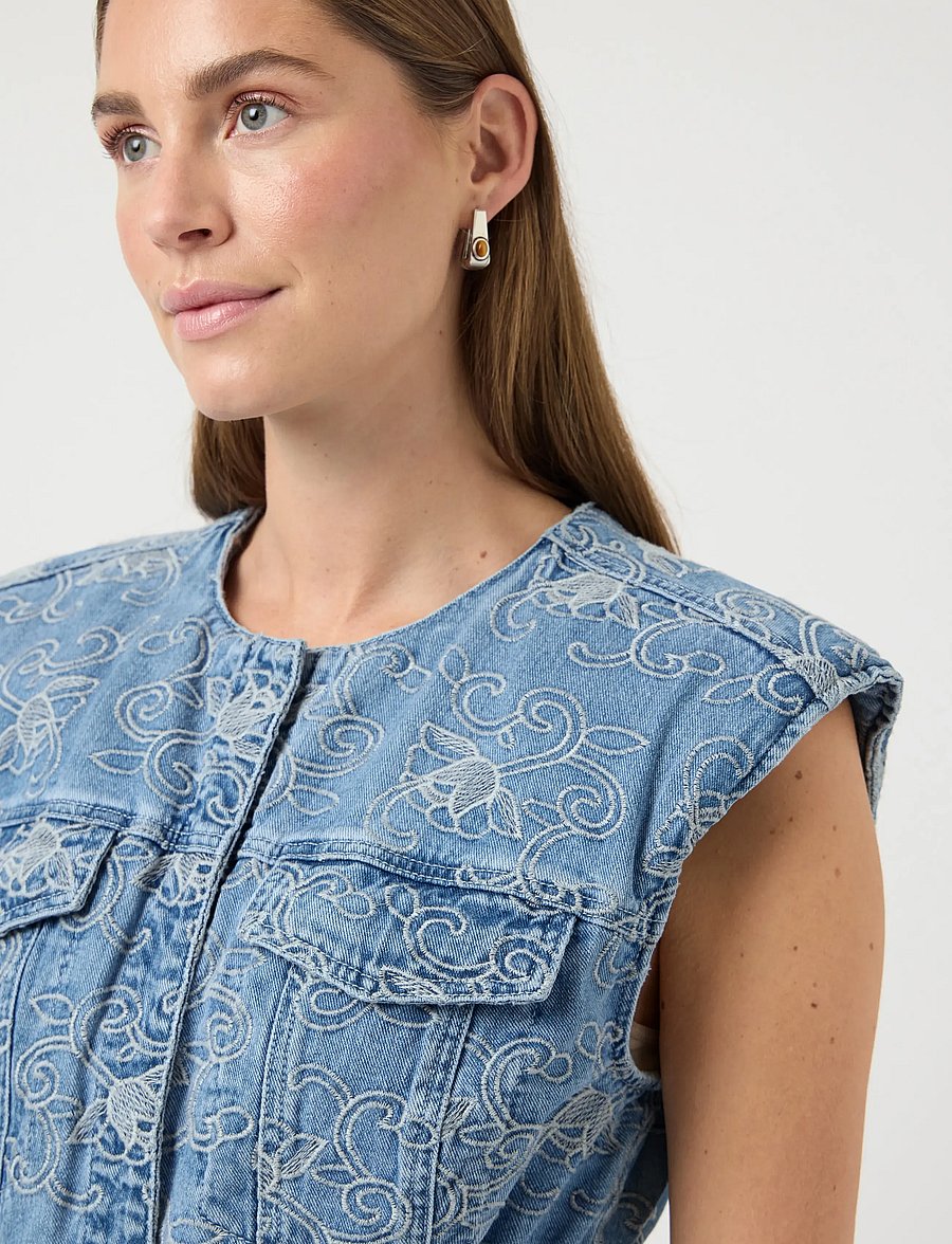 YAS - YASKARI DENIM WAISTCOAT - denim-westen - light blue denim - 5