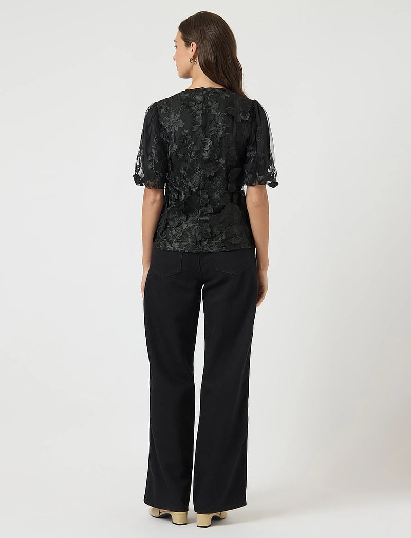 YAS - YASFLOWERING SS V-NECK TOP - D2D - kortermede bluser - black - 3