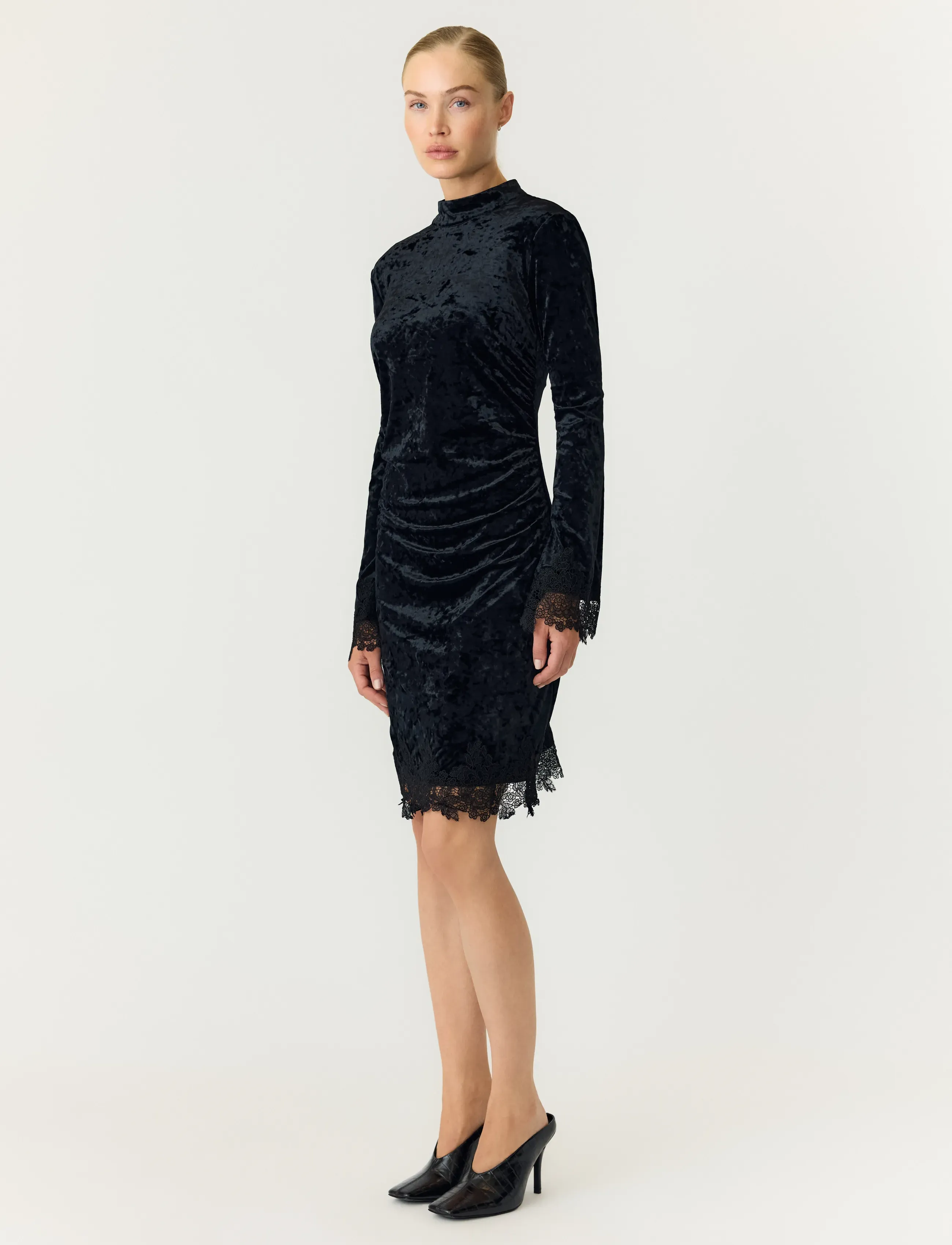 YAS - YASVELLIA LS SHORT LACE DRESS.- SHOW - black - 4