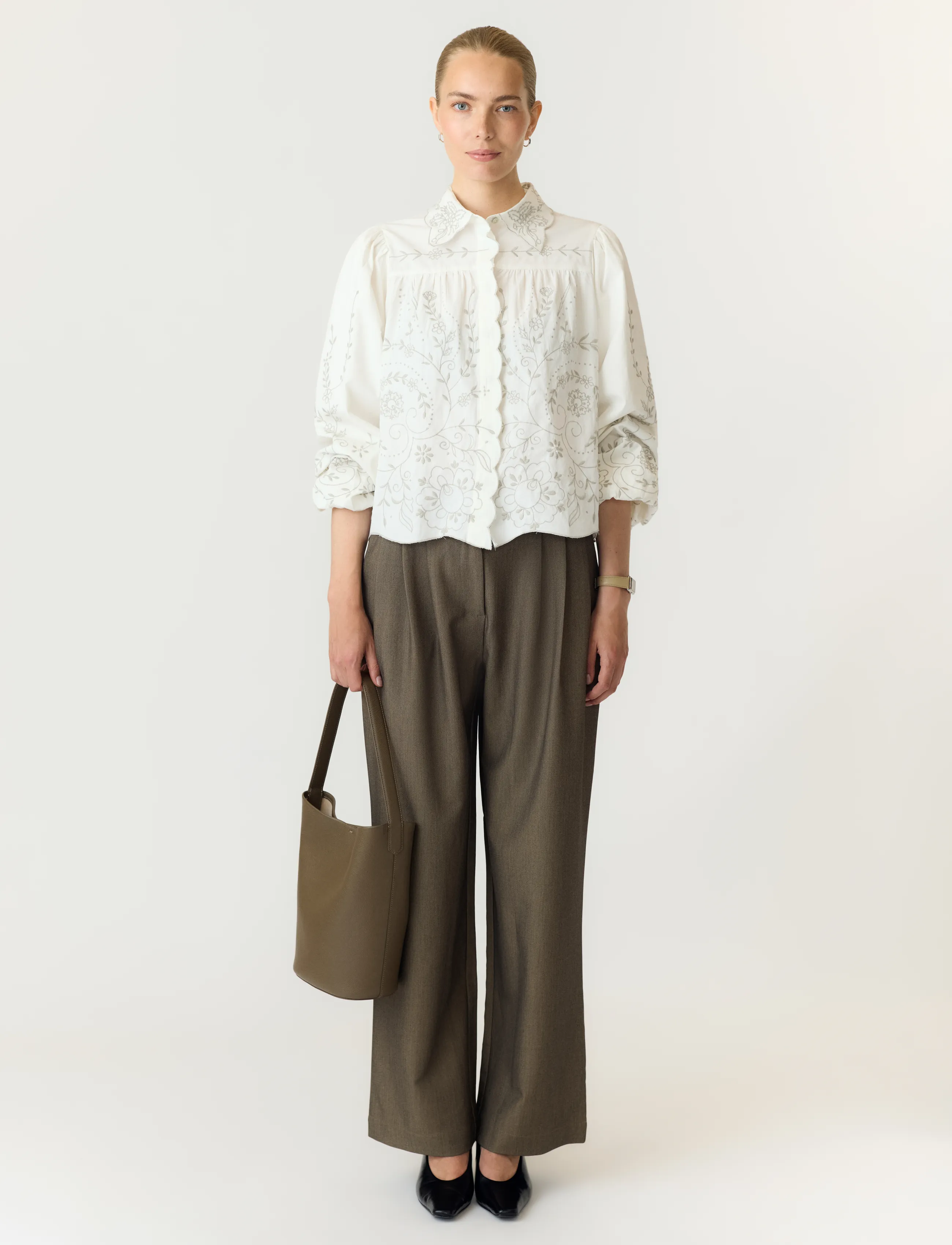 YAS Yasgreya Ls Embroidered Shirt Story skjortor dam – bild 6