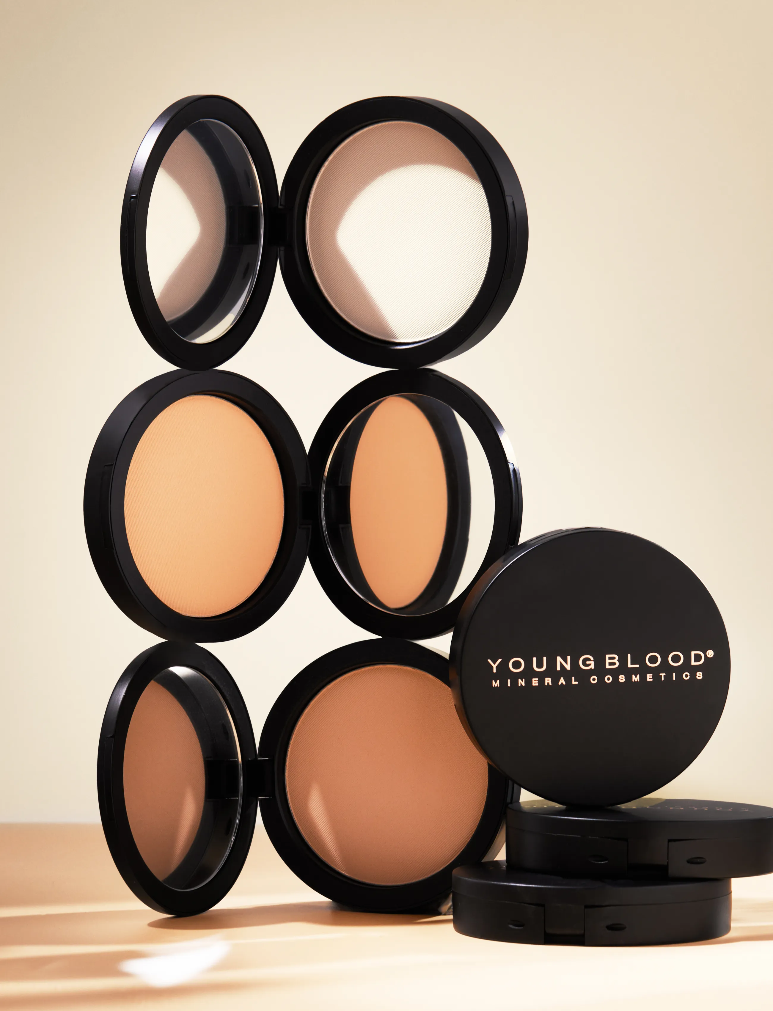 Youngblood Mineral Cosmetics - YB Pressed Mineral Rice Setting Powder - bliv klar til date night - pink/brightening - 3
