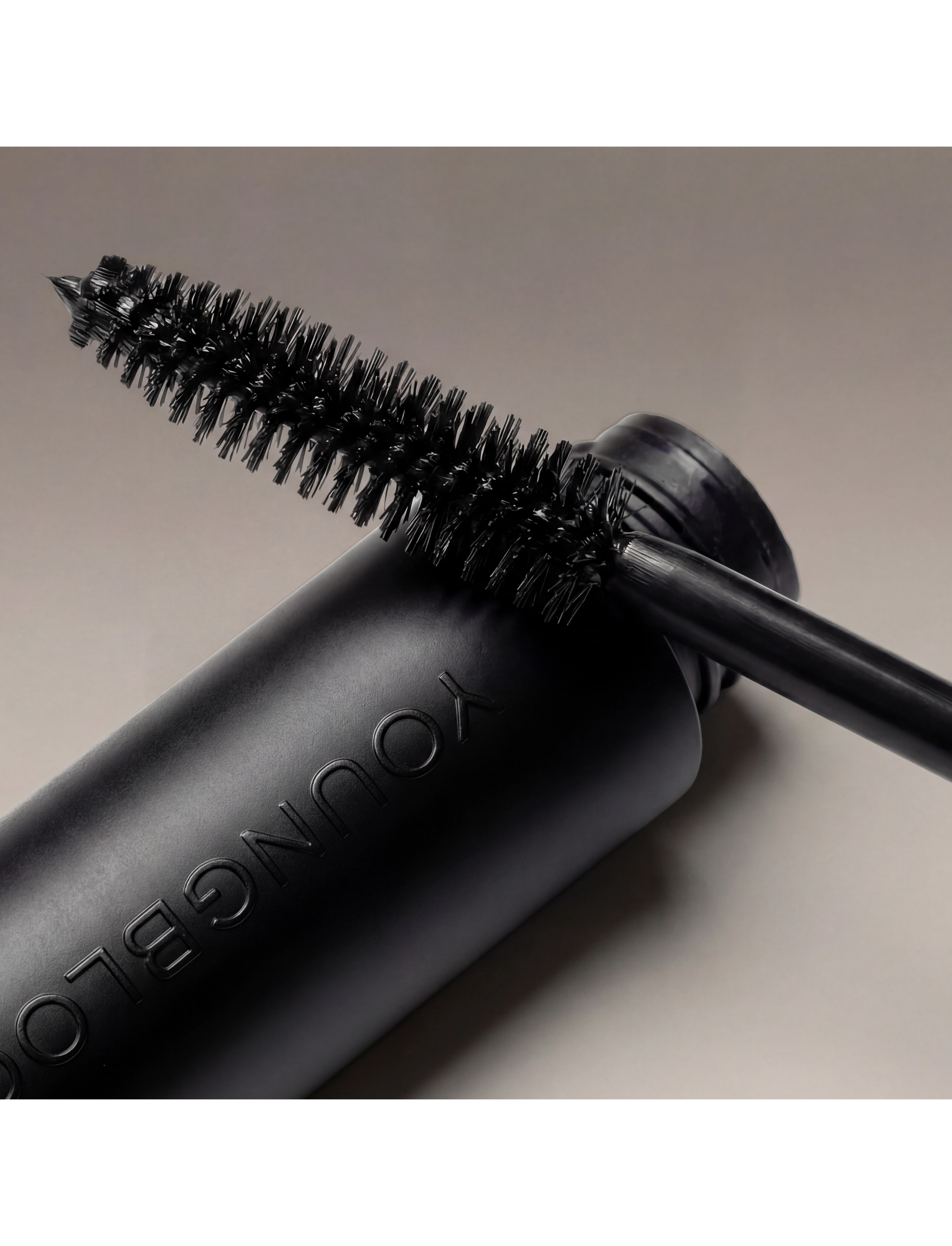 Youngblood Mineral Cosmetics - YB EverLash™ Mineral lengthening Mascara - black - 3