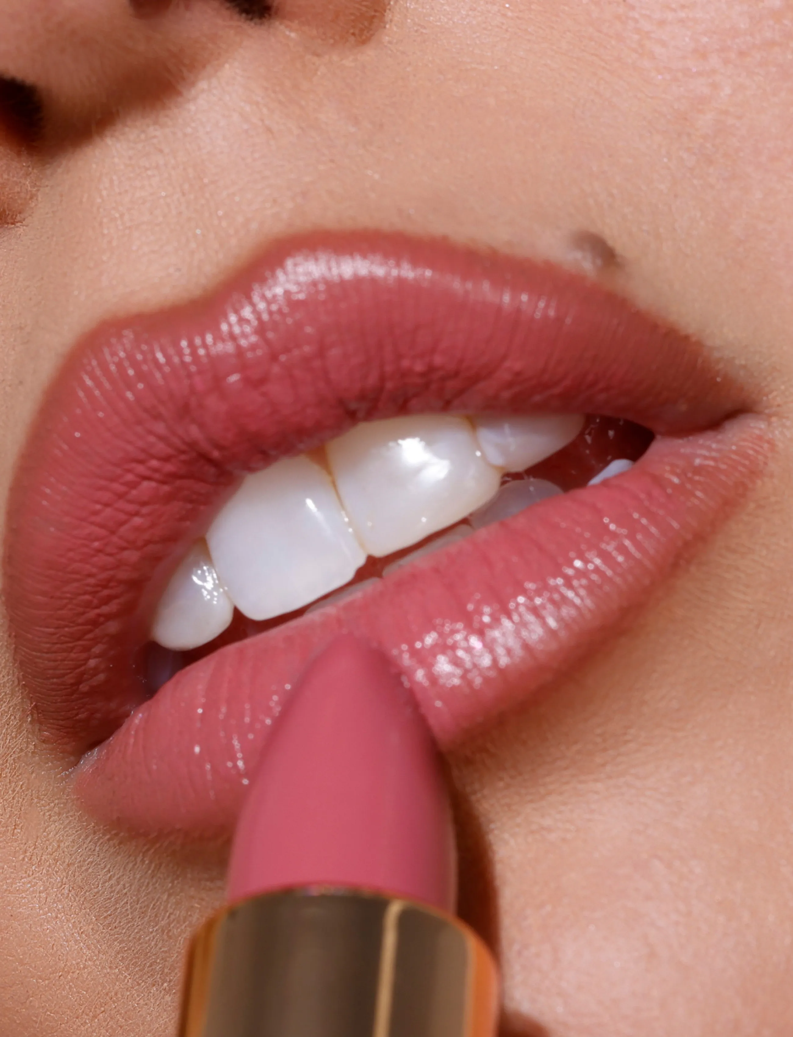 Youngblood Mineral Cosmetics - YB Mineral Creme Lipstick - Coral Beach - smink - coral beach - 2