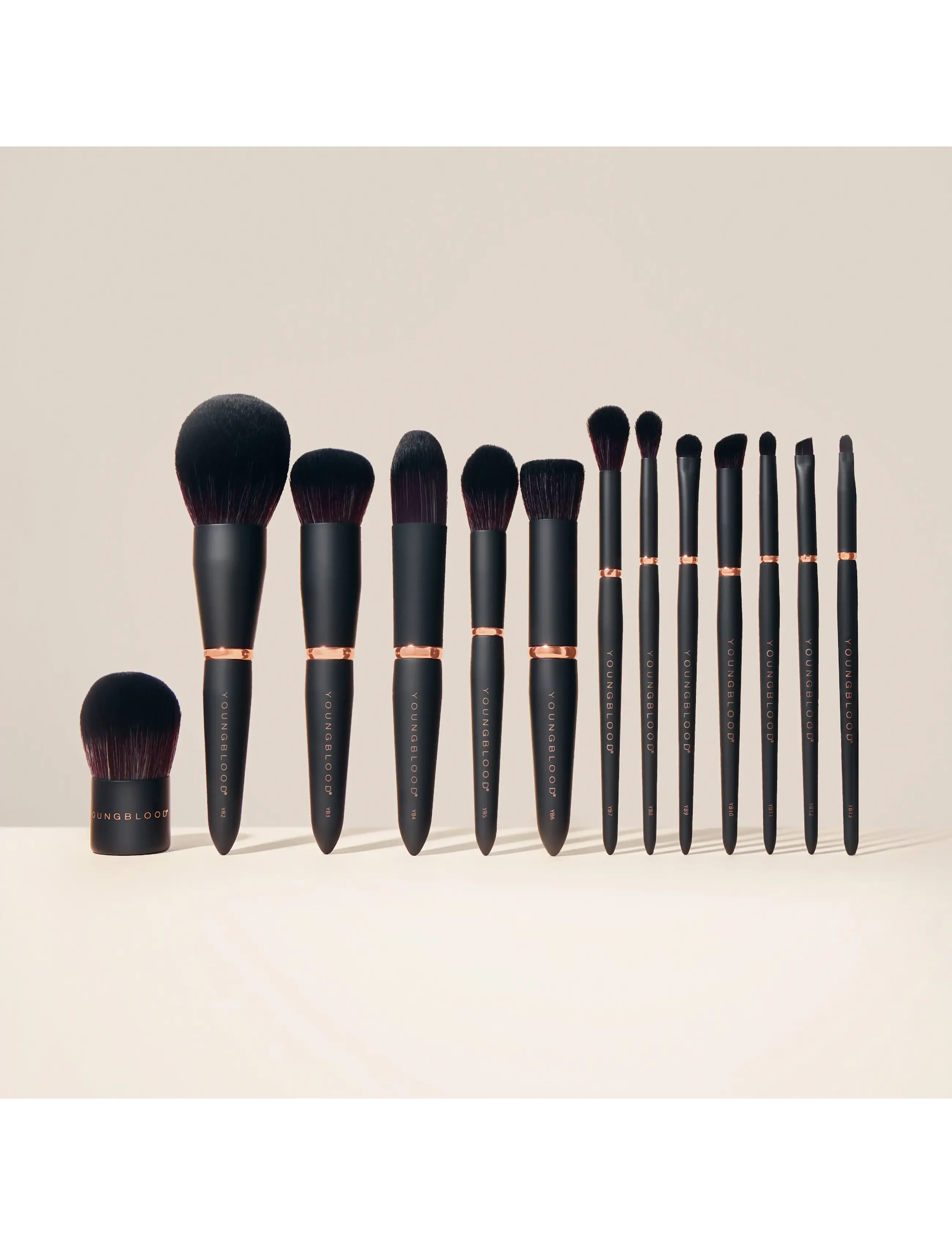 Youngblood Mineral Cosmetics - YB Foundation Brush - YB4 - smink - clear - 2