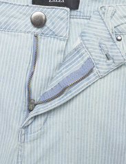 Zizzi - JGAIGA, CROP, VERA JEANS - straight jeans - light blue stripe - 10