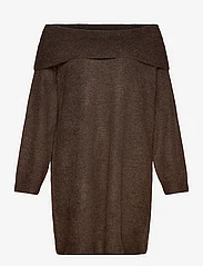 Zizzi - MBEA, L/S, FOLD ABK DRESS - stickade klänningar - brown - 0