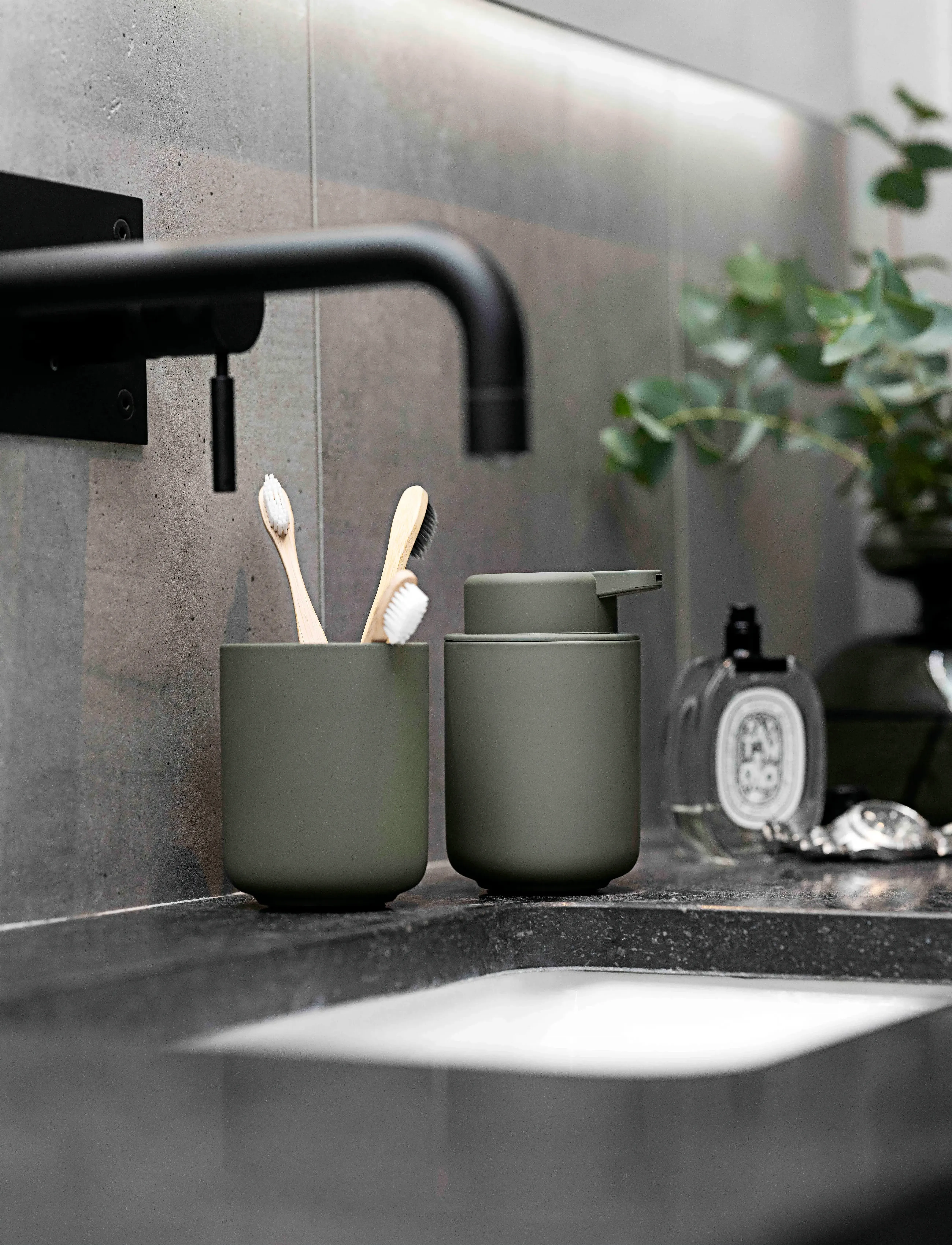 Zone Denmark Sæbedispenser Ume, 8.3X 12.8 cm, Bathroom Interior, Grün - Soap Pumps & Cups, Homeware