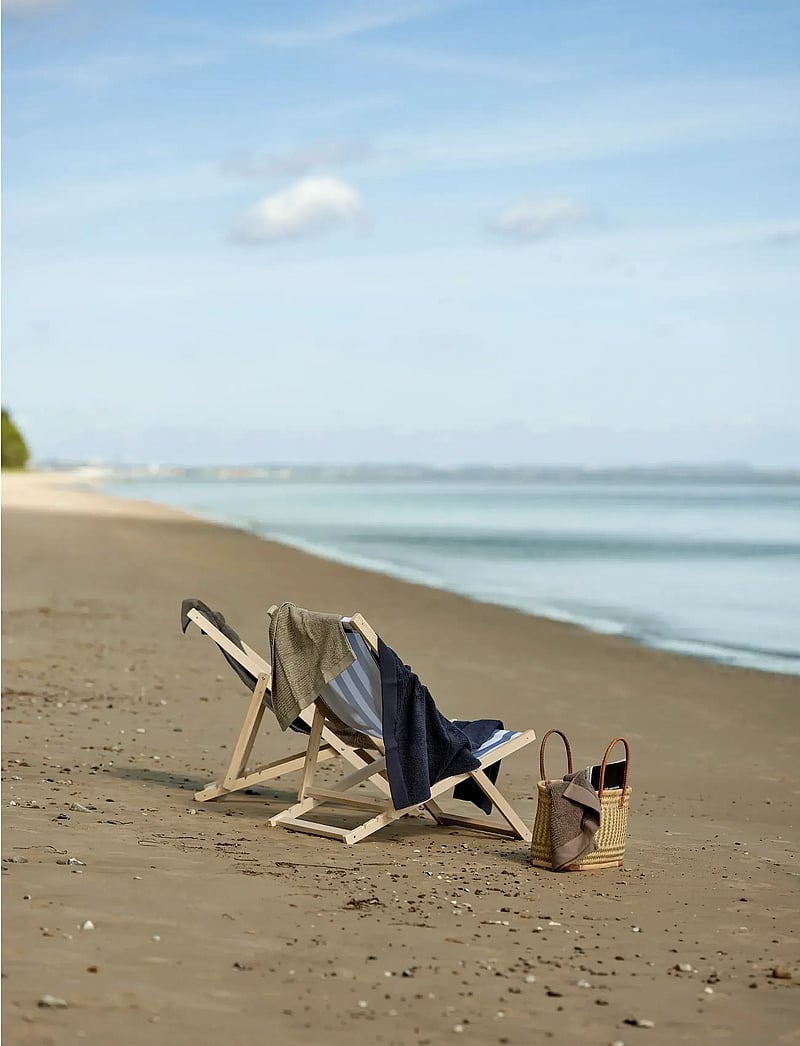 Zone Denmark - Bath towel Classic - die niedrigsten preise - olive green - 1