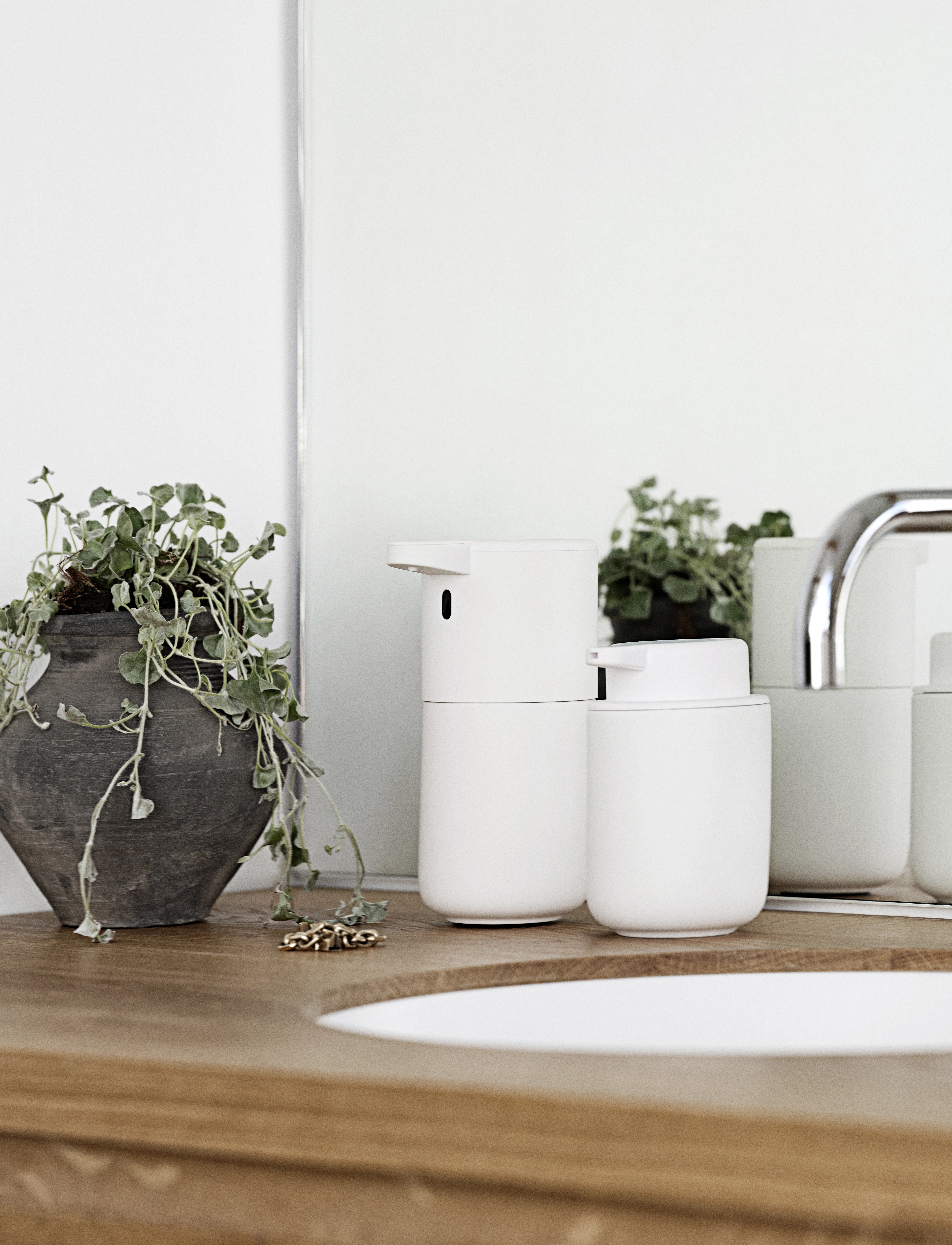 Zone Denmark Sæbedispenser Ume, 8.3X 12.8 cm, Bathroom Interior, Weiß - Soap Pumps & Cups, Homeware