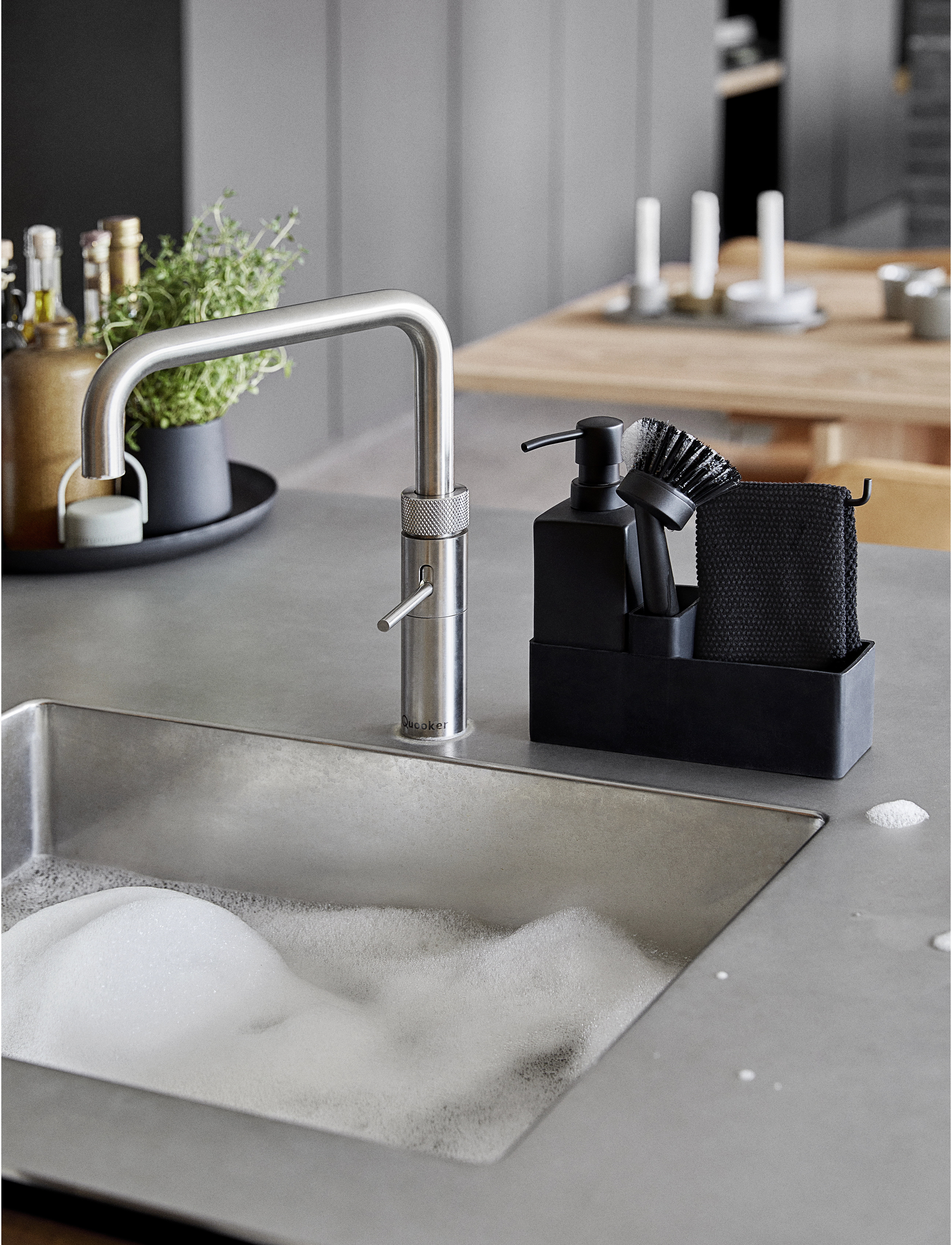 Zone Denmark - Dishwashing set w cloth - rätit & tiskiharjat - black - 2