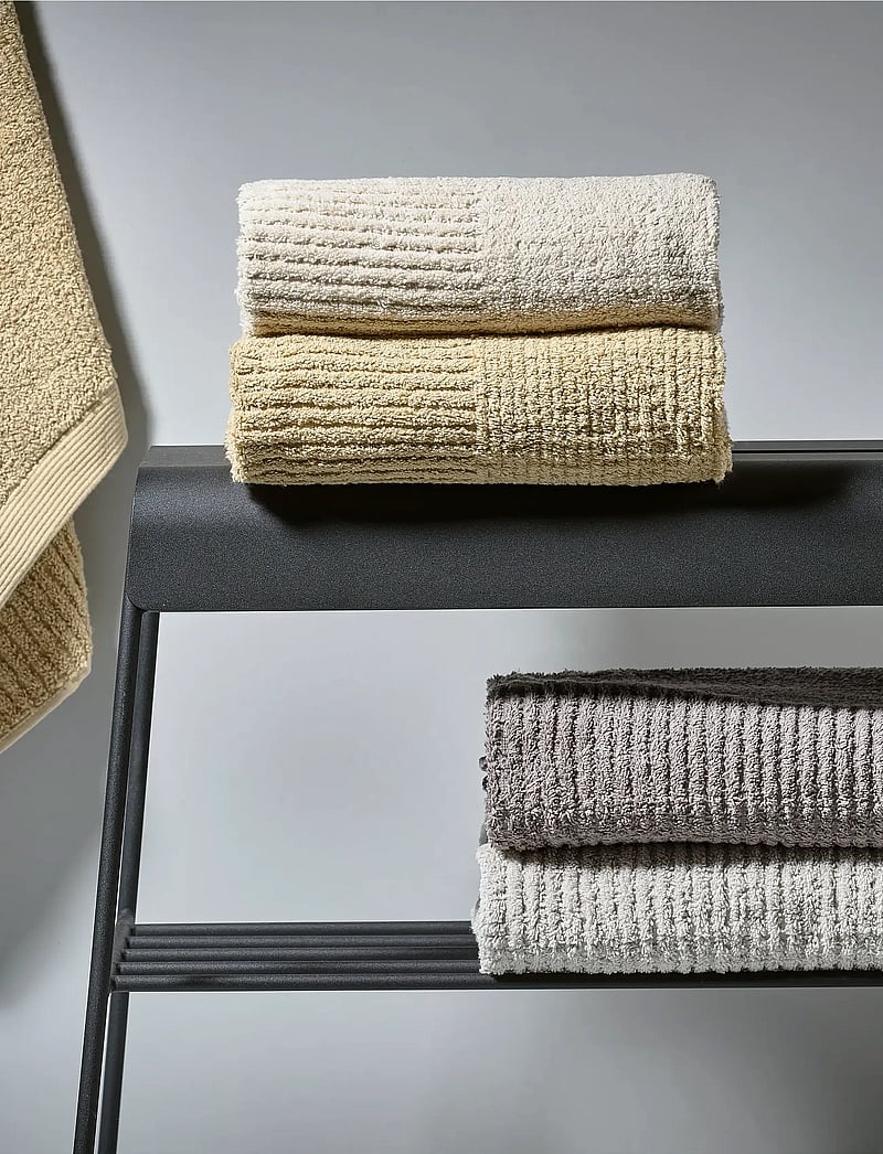 Zone Denmark - Bath towel Classic - die niedrigsten preise - light grey - 1