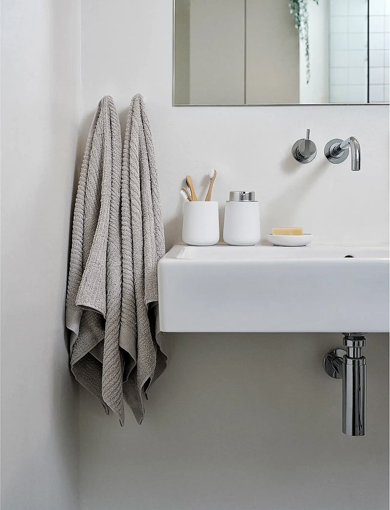 Zone Denmark - Bath towel Classic - die niedrigsten preise - light grey - 2