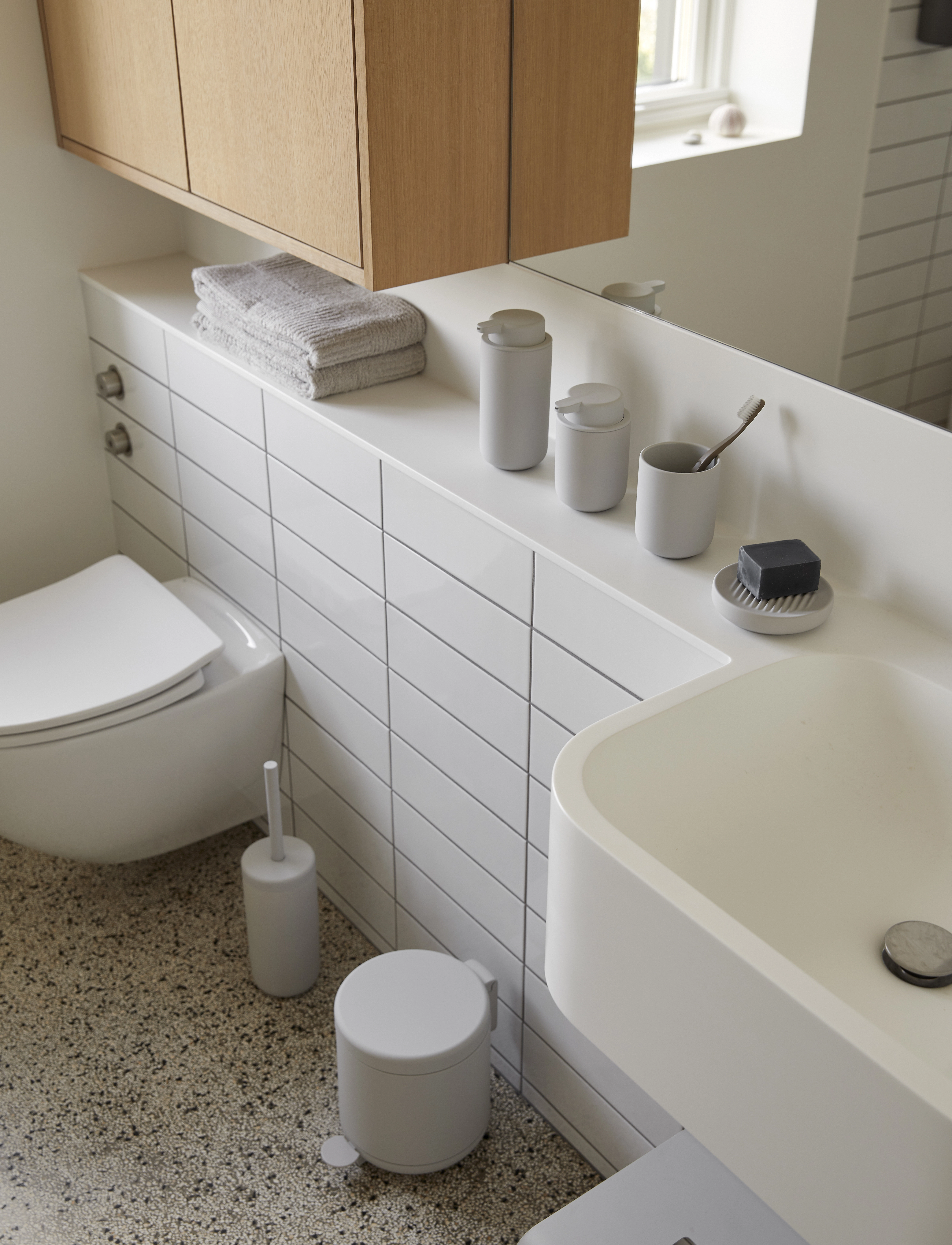 Zone Denmark Tandbørstekrus Ume, 8.3X 10.3 cm, Bathroom Interior, Grau - Toothbrush Holder, Homeware