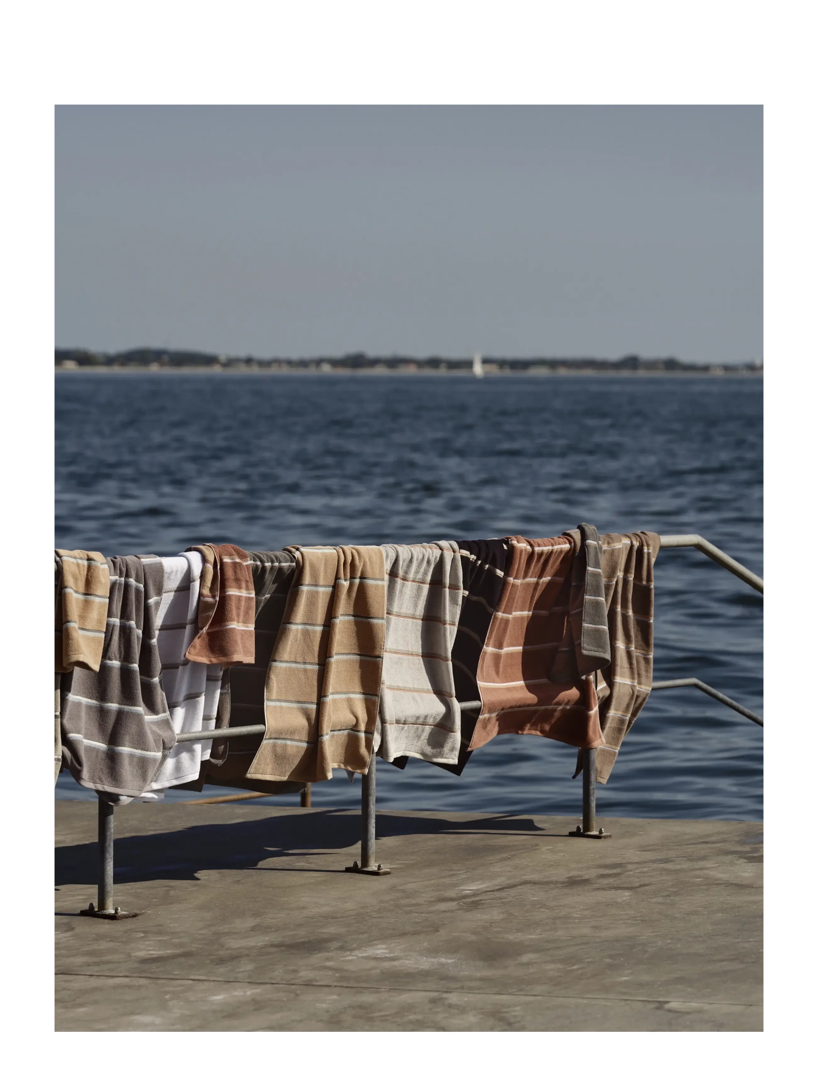 Zone Denmark Bath towel Sauna 70x140 Terracotta/Camel/Lupine - Textilien - RÖD / multi