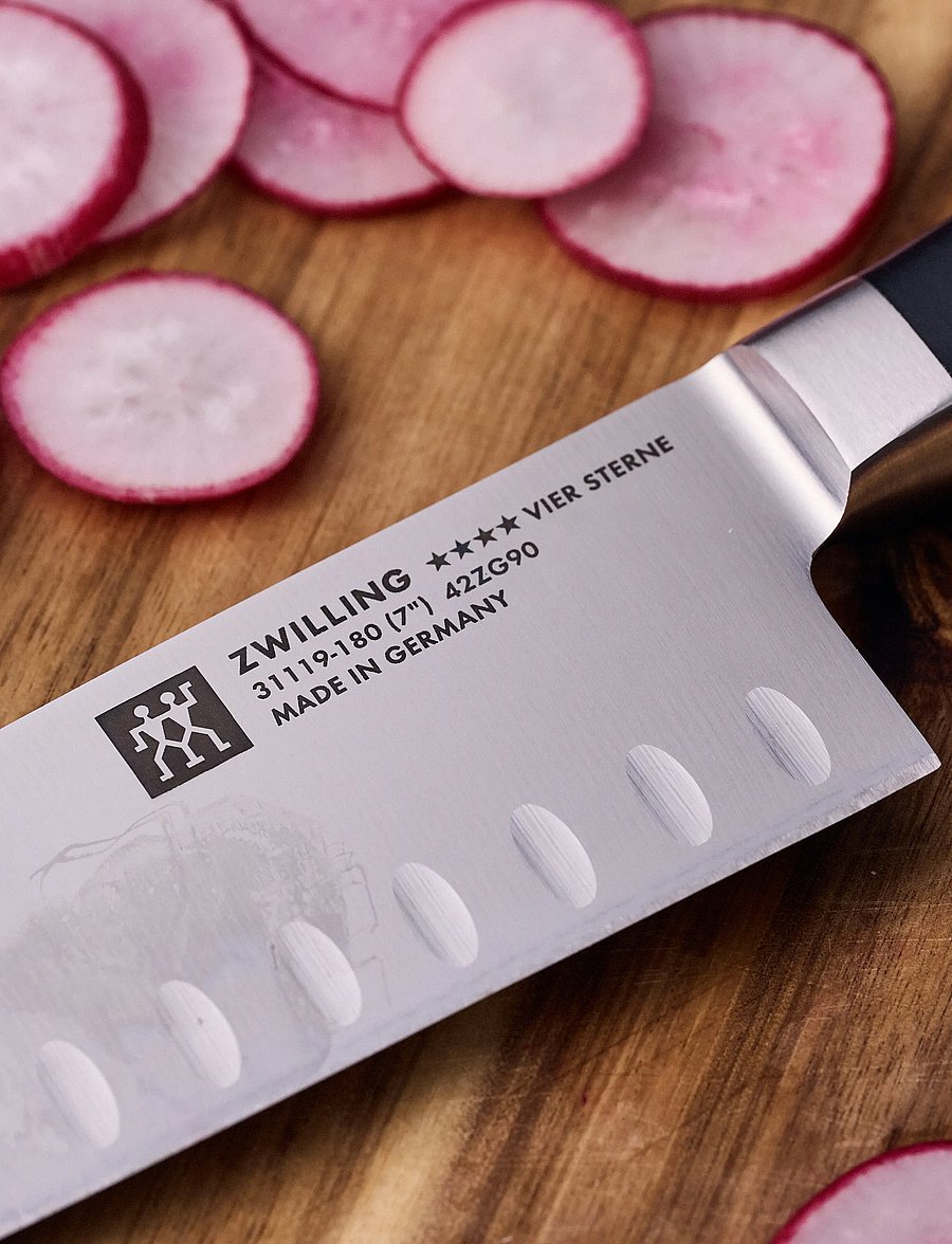 Zwilling - Santoku Japansk kockkniv Four Star 18 cm med olivslipning - santoku messer - black - 4