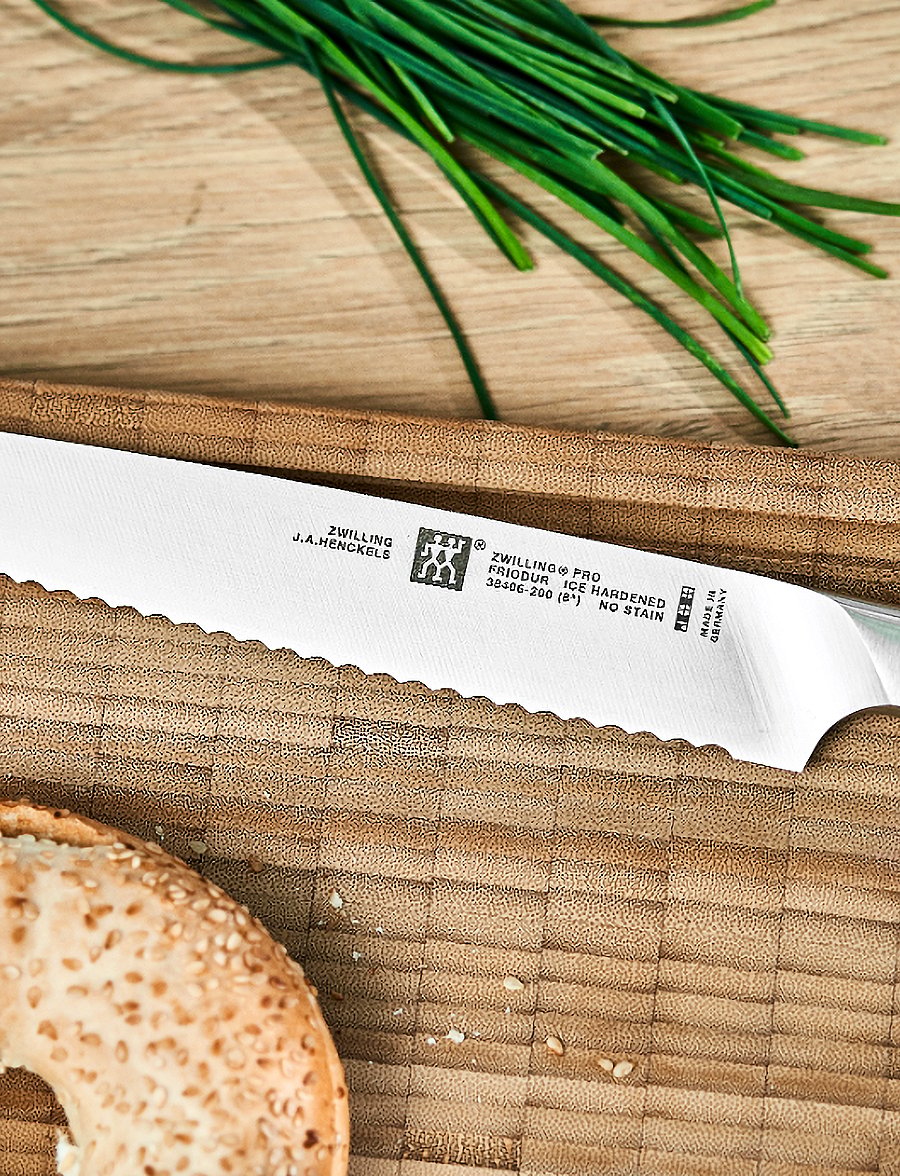 Zwilling - Pro, Serrated bread knife 20 cm - brotmesser - black - 3