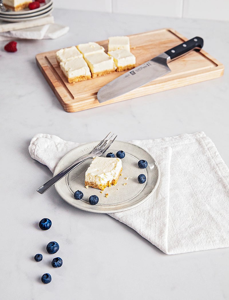 Zwilling - Pro, Santoku 18 cm - santoku messer - black - 3