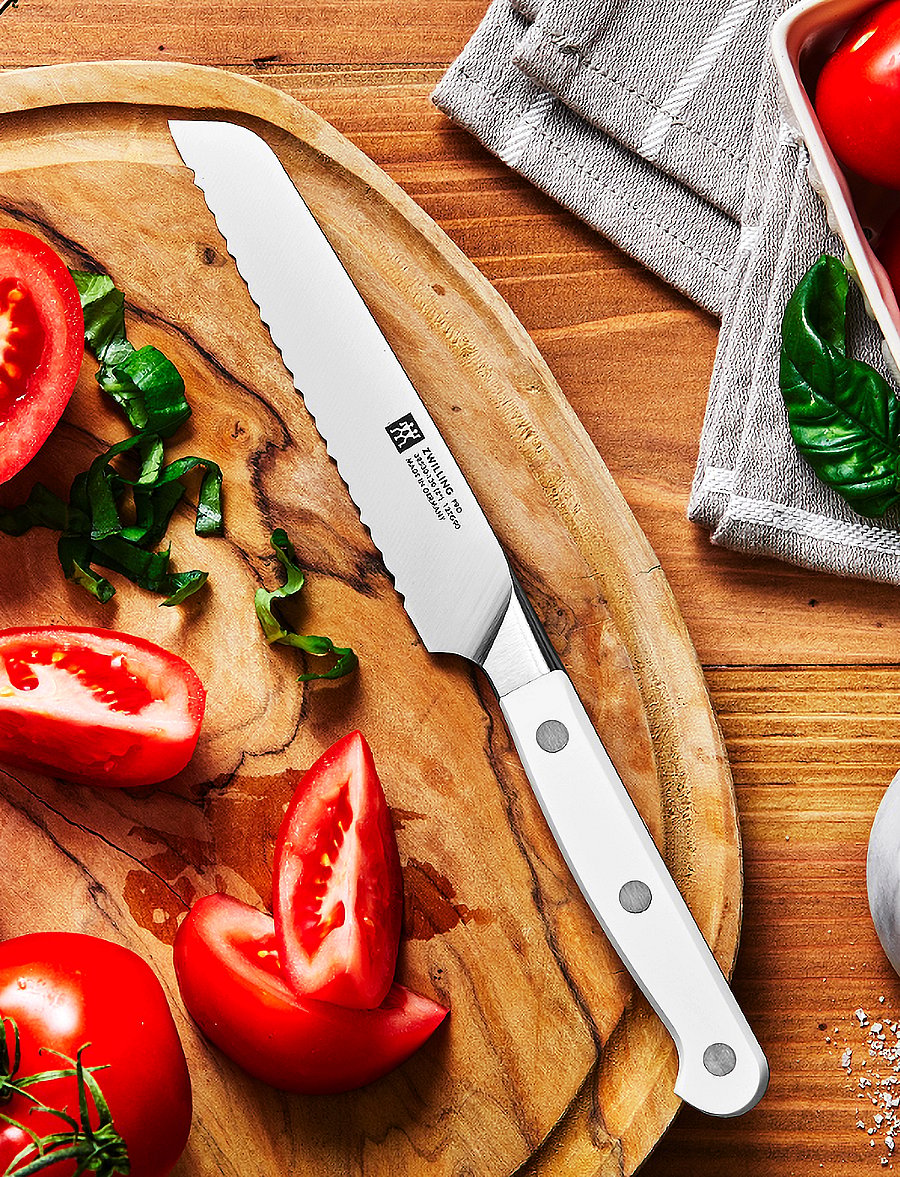 Zwilling - Pro le blanc, Serrated utility knife 13 cm - leivanoad - white - 0