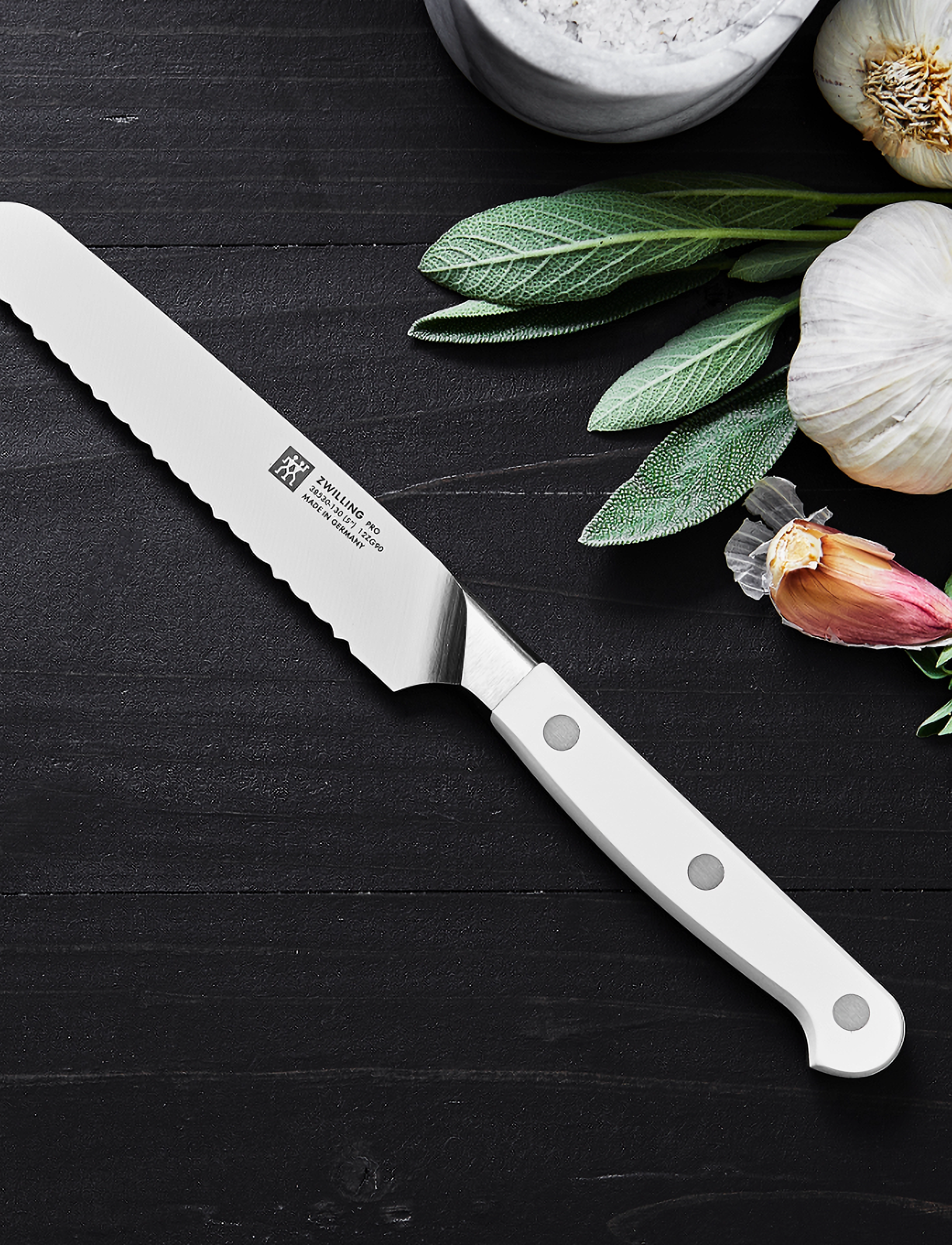 Zwilling - Pro le blanc, Serrated utility knife 13 cm - brotmesser - white - 3