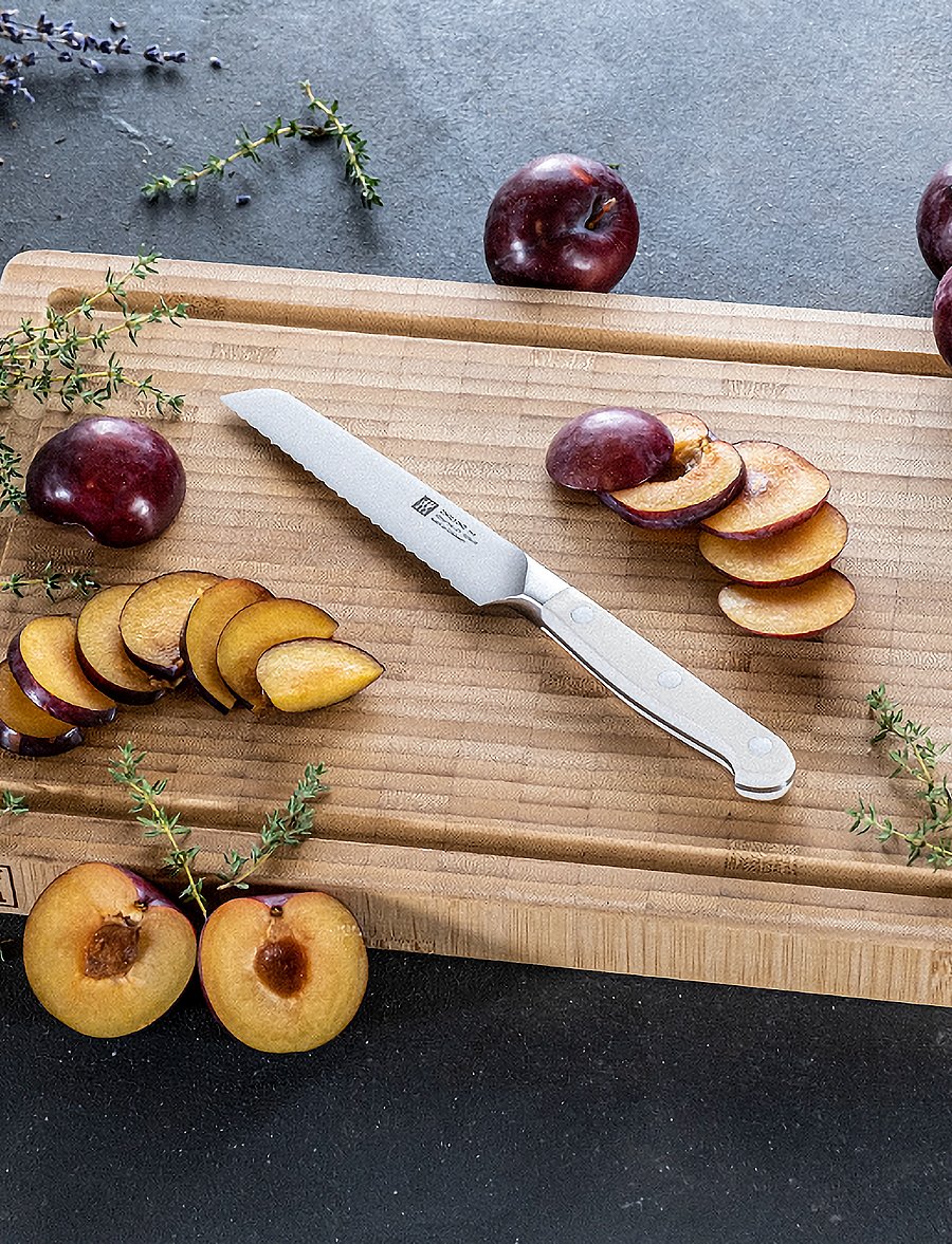 Zwilling - Pro le blanc, Serrated utility knife 13 cm - leivanoad - white - 4