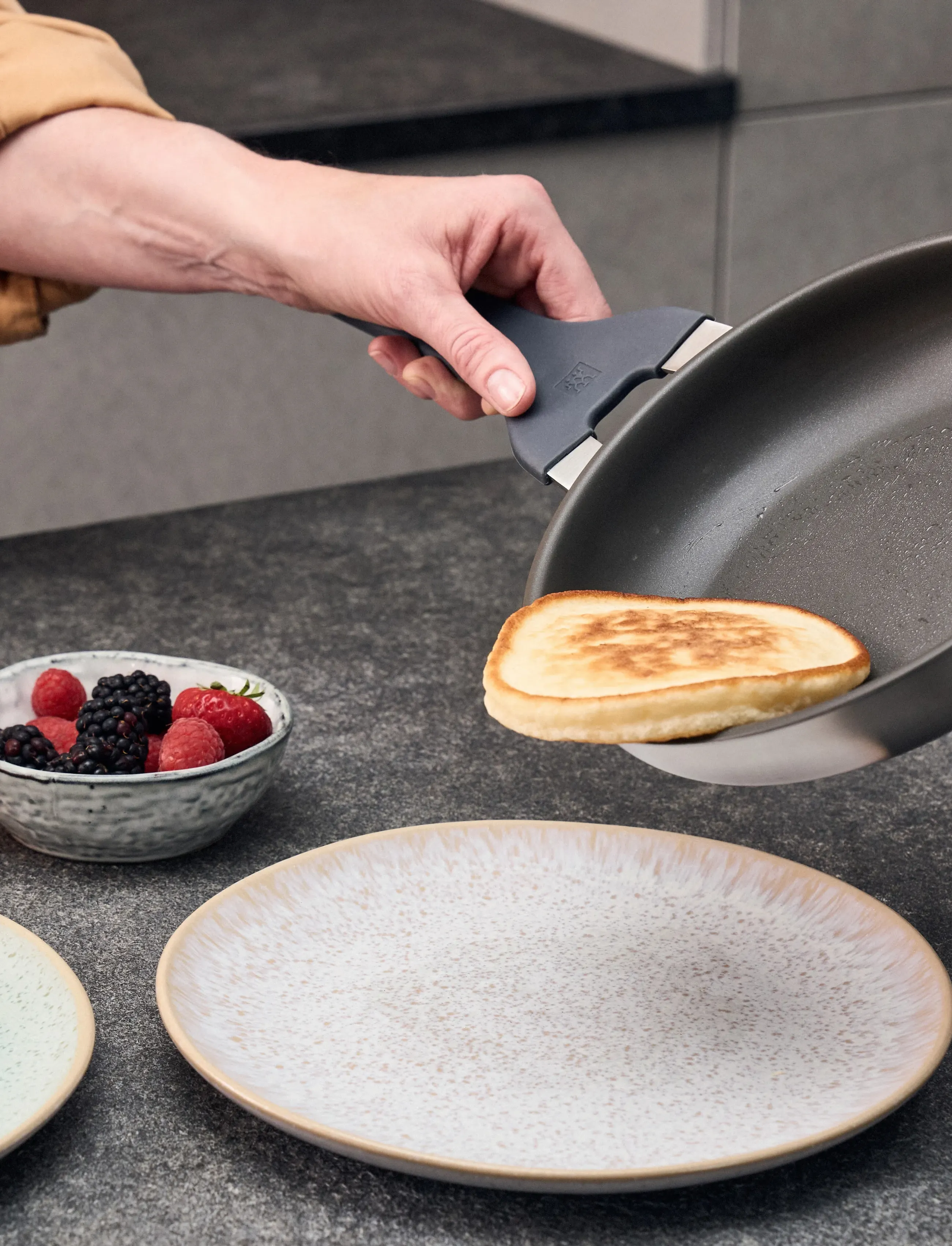 Zwilling Stekpanna Simplify 28 Cm, 18/10 Rostfritt Stål Med Keramisk Beläggning, One Size, Pots & Pans, Silber - Frying Homeware